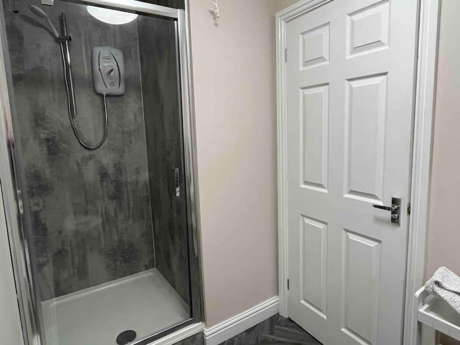 The Print Room, 1 Bedroom Ground Floor Apartment 卡莱尔 外观 照片